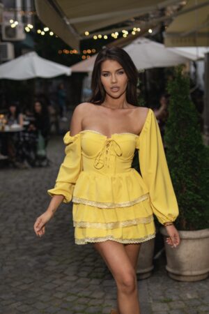 Стилна рокля с чашки и френска дантела My Lady in yellow
