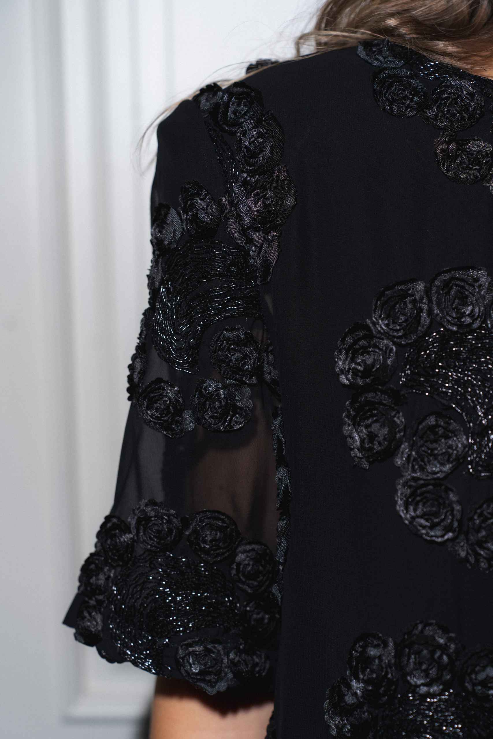 Черна рокля KARPOV PREMIUM COUTURE с 3D цветя от луксозна материя - Image 18
